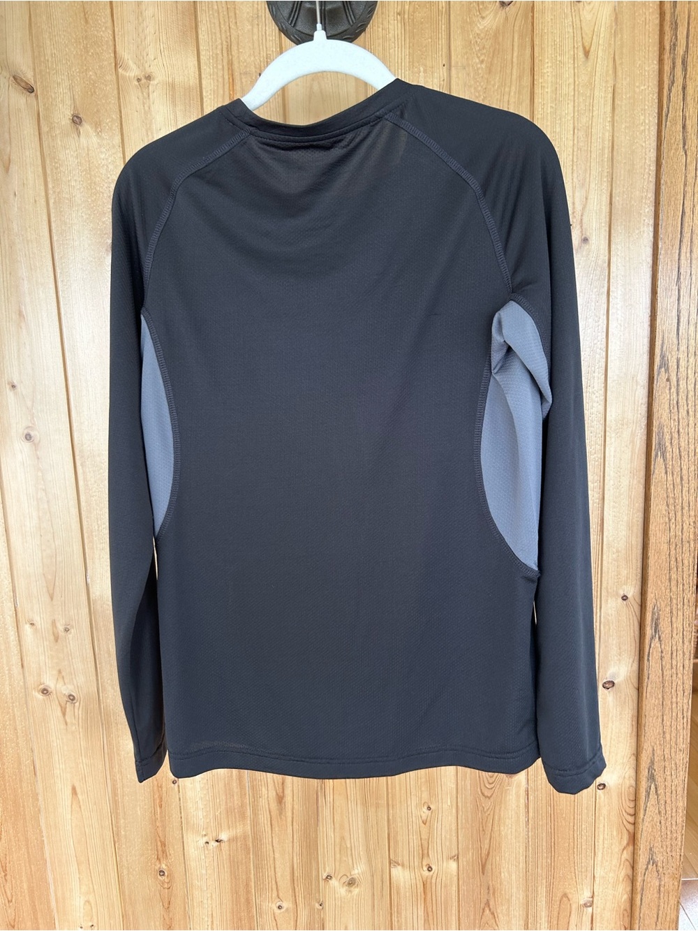 Women’s Anglur Long Sleeve Performance Tee in Black with Gray Accents Size Small - Picture 5 of 6